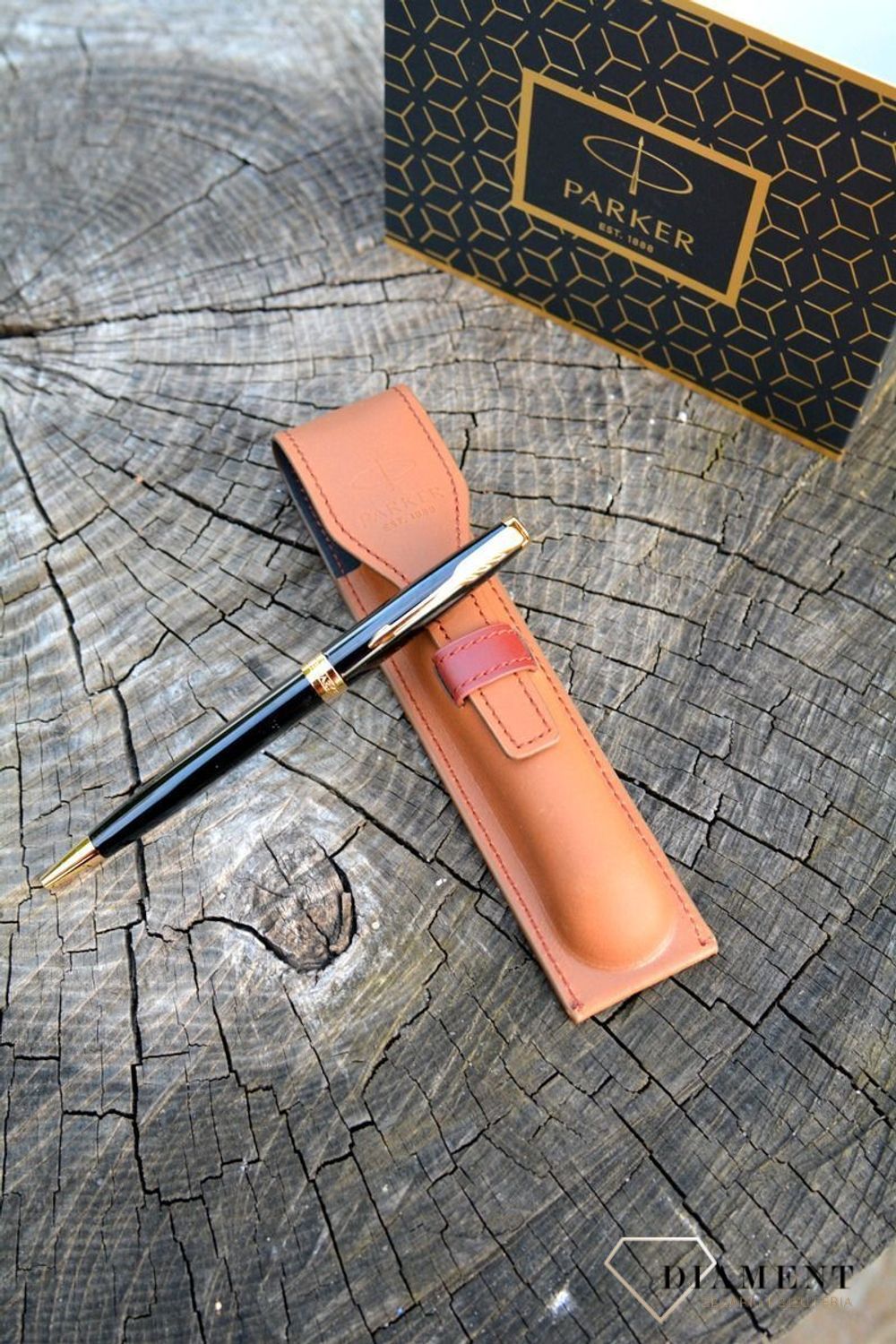 Zestaw prezentowy Parker Długopis czarny CT + Etui brązowe Parker 1931497 (1).JPG